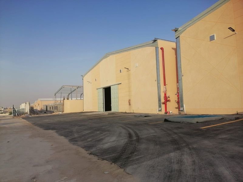 إشراف على تنفيذ مستودعات